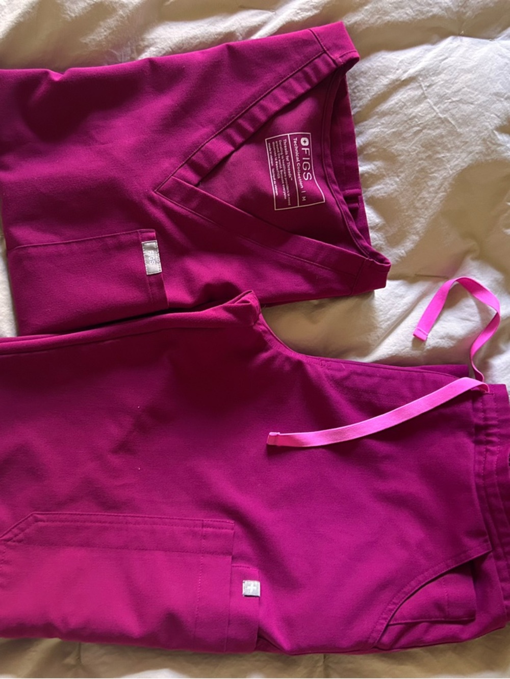 FIGS Women's Scrub Set  Pink color - Picture 3 of 10
